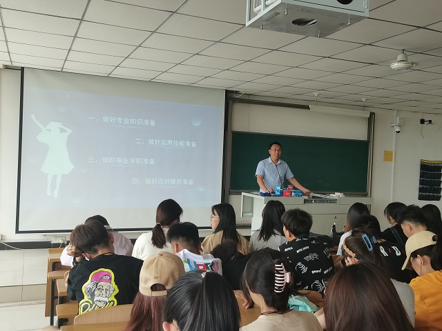 【辅导员说完满】你为毕业做好准备了吗?——淬炼·国际商学院2020级辅导员说完满活动