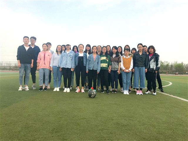 【完满班级】四月激情飞扬 与运动灵魂共舞——国贸1605班“不一样的沙包”足球运动赛活动