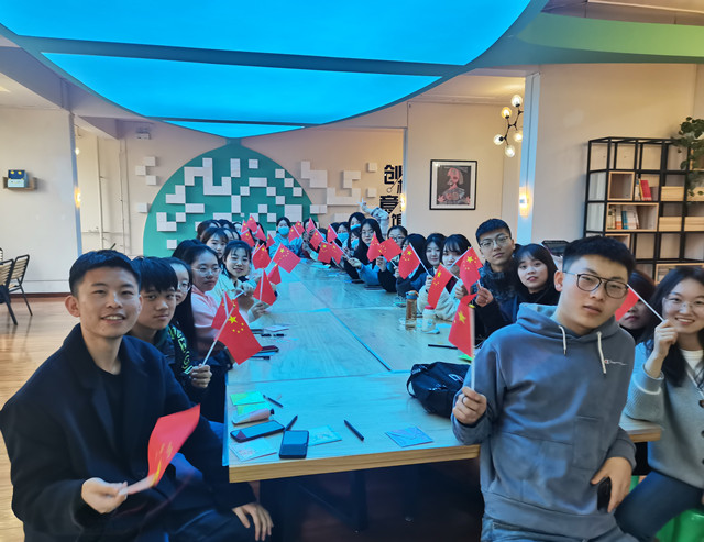 【完满班级】创新青春雷锋月 淬炼学子放飞公益之心