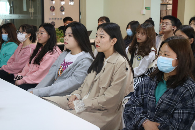 大咖阅读 传记翩翩——商英学子以书会友