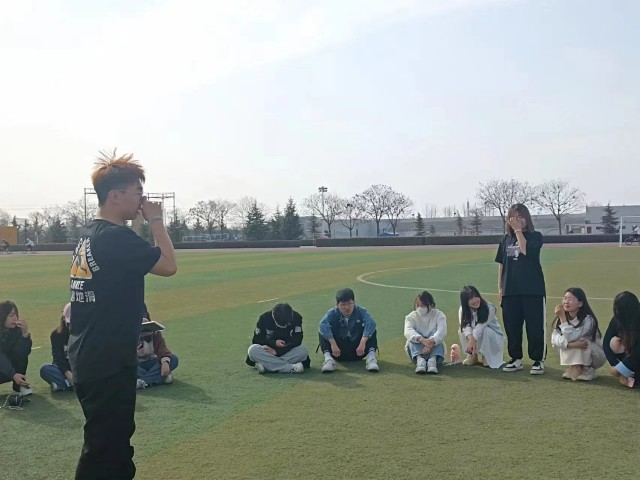 【完满团支部】学雷锋精神 弘扬时代风尚——商务英语学院英语2202班完满团支部活动