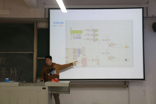 共情陪伴 为爱同行——智能工程学院服务队助力毕业生答辩