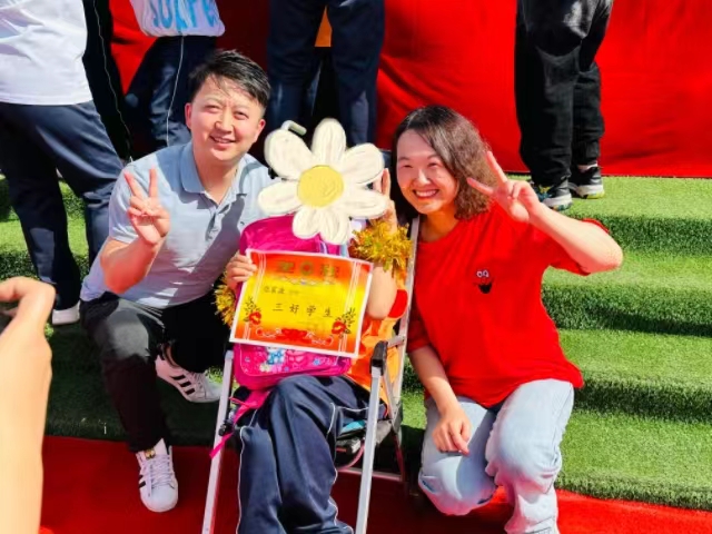 挑战自我展风采 快乐童年过六一——经济与管理学院经谷志爱专项服务队共度六一活动