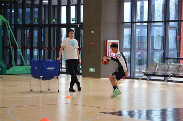 运动挥洒汗水 铸就青春之辉煌——校级运动队全面恢复训练