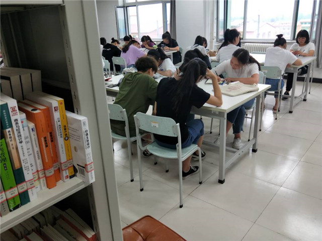 【完满班级】青春永不散场 让读书成为习惯——淬炼商学院十月举办完满班级主题活动（八十三）