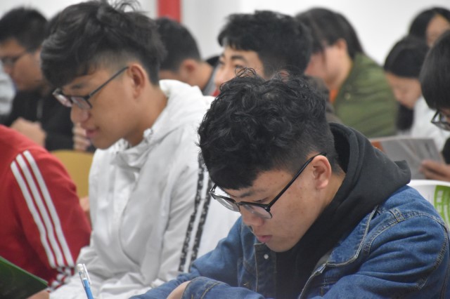 【辅导员说完满】一场出国留学与医疗保险的碰撞之花——信息工程系2016级辅导员说完满