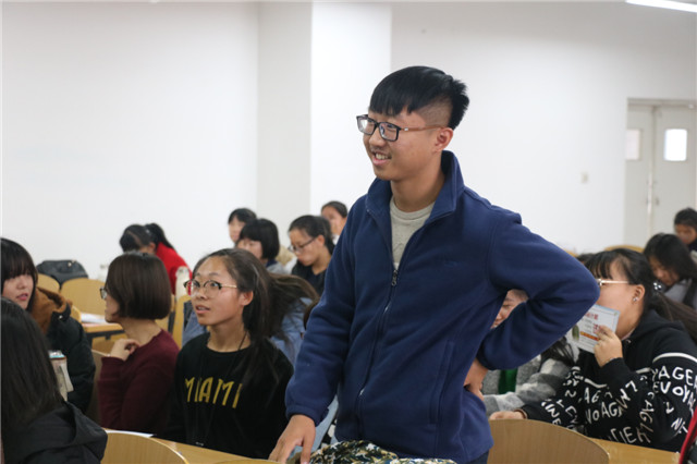 以题会友 谁与争锋——外语系举办首届“一站到底”知识竞答赛