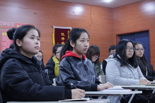 由“摄影菜鸟”到“骨干精英”的蜕变——淬炼商学院开展“校媒沙龙”主题交流分享会