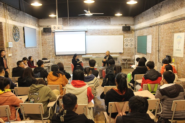 感悟爱的能量 体验文章韵律——记白郎老师莅临远景学院名师讨论会成功举办