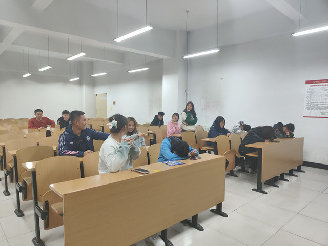 【完满班级】弘扬宪法知识 抵制网络诈骗——智能工程学院通信2001班完满班级活动