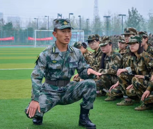 做到知行合一 树立榜样标杆