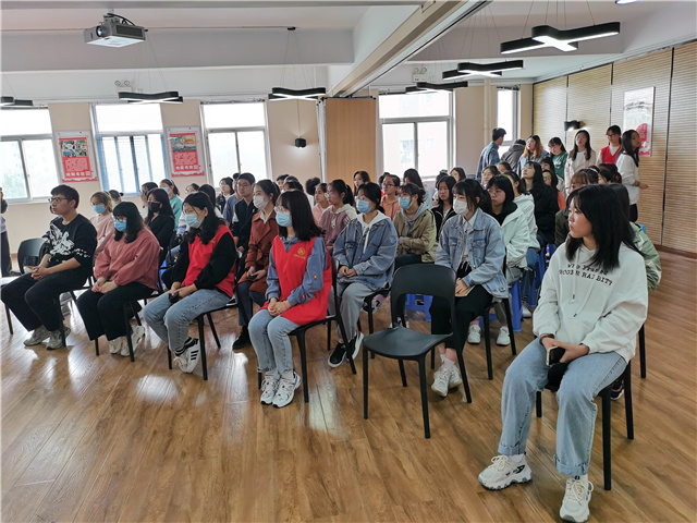 【1+1>2】商务英语学院第三十五届光源计划系列活动之心慕电影院