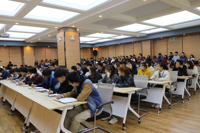 风雨同舟共患难 踏梦前行寻方向——艺术传媒学院“艺路领先”之学生干部培训第八期第五讲