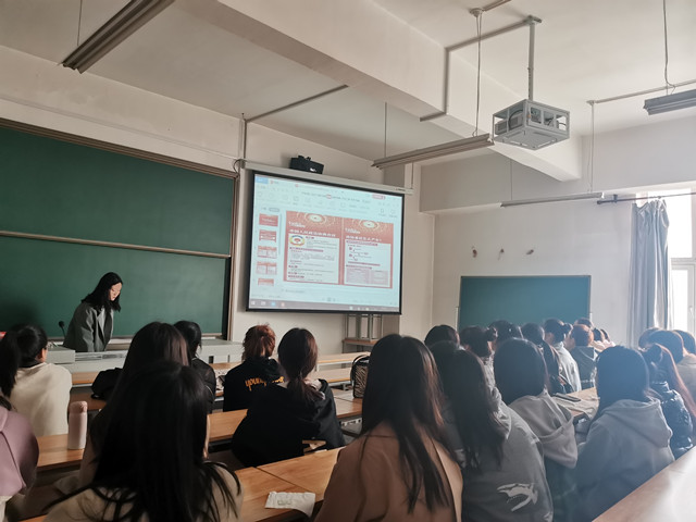 【完满班级】学习贯彻两会精神 践行社会时代使命——淬炼商学院财务2012班完满班级活动