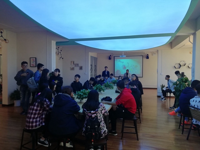 淬炼商学院18级新生前往三达书院参观交流