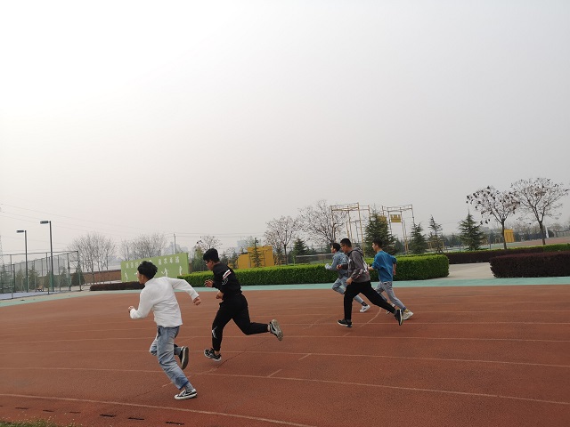 【完满班级】“青春无畏 为爱前行”趣味接力赛——软件1802班完满班级