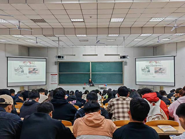 【辅导员说完满】理性消费 拒绝做“负”翁——大数据学院、信息工程学院2023级辅导员说完满活动