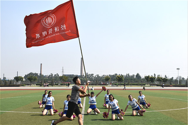 东风吹 战鼓擂 经管男儿战绿茵——第十一届“至强杯”男子足球联赛决赛经管VS机电