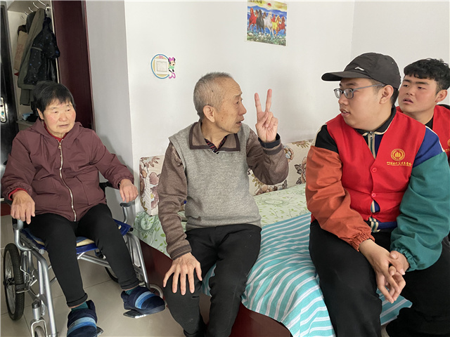 【情暖社区】“点亮心灯”失独老人帮扶行动：传递温暖约定 情暖白塔社区