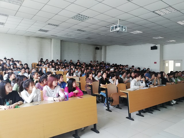 【辅导员说完满】直面未来 精准规划考 ——淬炼商学院2018级“辅导员说完满”专题活动