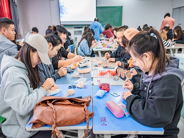 学长计划第912期：艺家人戳了戳你 在线召唤容嬷嬷——艺术传媒学院“传世芳华 惠泽后人”艺彩论坛系列活动第三十五期