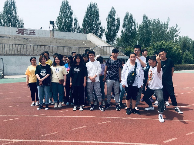 【完满班级】团结向前 合作共赢 两人三足接力赛——艺术传媒学院环设1801完满班级活动