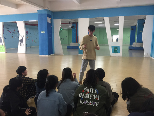 【完满班级】青春剧场 愿永远散发光芒——经济与管理学院四月完满班级活动纪实（九）