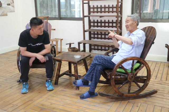 聆听老党员李文荣的故事 感叹祖国七十年变迁