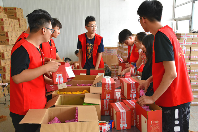 【三下乡】结缘鑫炳记 感受非遗文化——经济管理系“大爱志愿”服务队走进鑫炳记