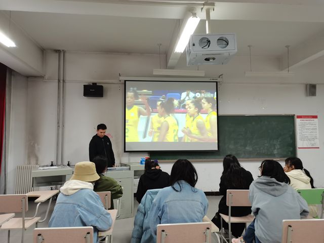 【完满班级】感悟女排精神 畅谈无悔青春——艺术传媒学院视觉1802班女排精神无悔青春观看女排比赛交流会