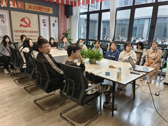 永不放弃的一生——大数据学院、信息工程学院《褚时健传》阅读分享会