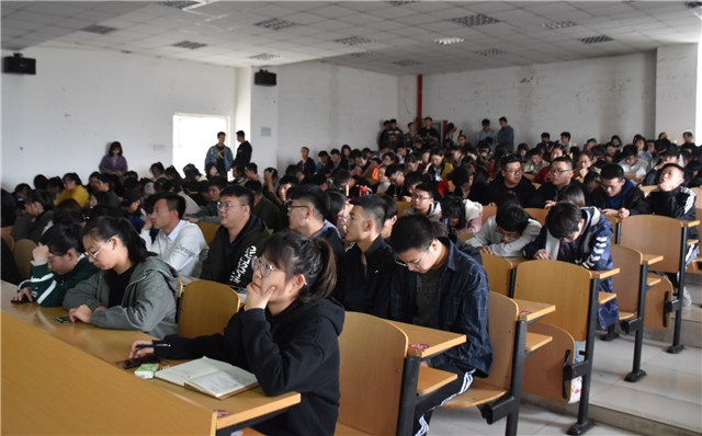 【辅导员说完满】俭以养德 理性消费——大数据学院、信息工程学院2018级主题班会