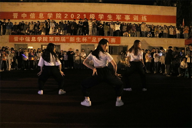 【1+1>2】“舞”青春人生 “唱”文化校园——经管&商英联谊活动