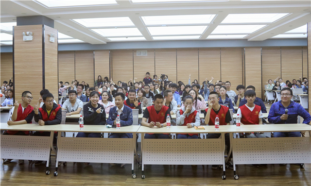 公益人物面对面第7期：大爱无疆 用声音讲述公益故事