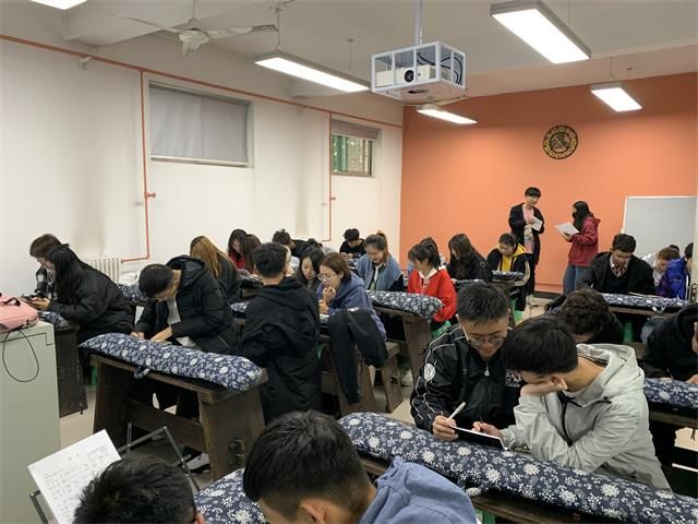 【完满班级】万人空港 喜迎国庆 创意绘画大赛比拼——艺术传媒学院动画1902班举办完满班级活动