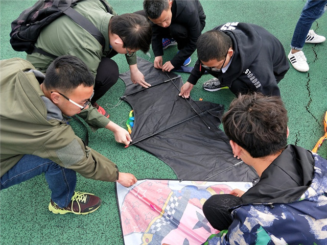 【完满班级】“撕”如泉涌  奋力奔跑——淬炼商学院四月完满班级主题活动（三十七）