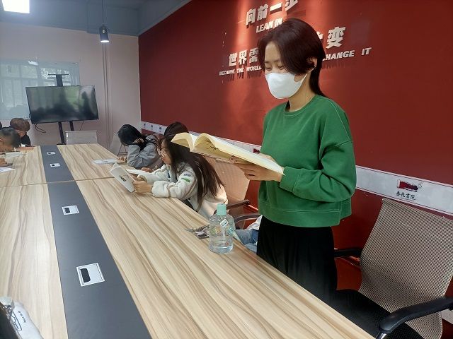 【完满团支部】诵读 为精神打底——食品与环境学院生技2001班完满团支部活动