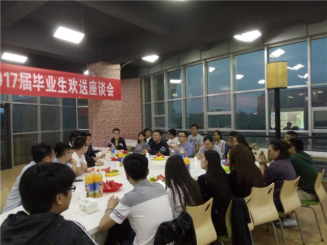 【毕业季】有你在,灯亮着——校团委召开曾在团委、学生会工作的2017届毕业生欢送座谈会
