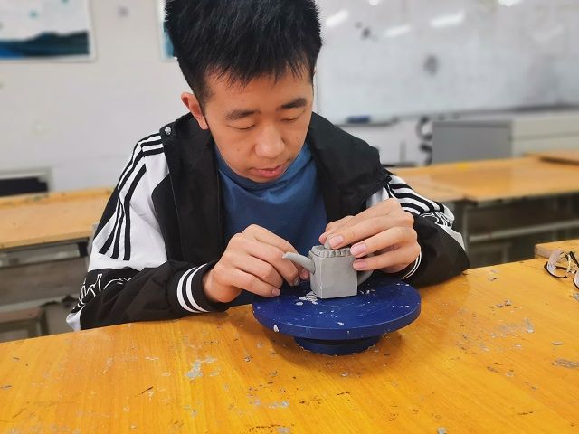 传播泥塑制作技艺 传承中华匠人精神——泥塑之“你心中的一把壶”