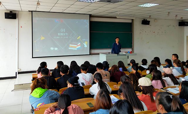 【辅导员说完满】朝气蓬勃 迎接未来——艺术传媒学院辅导员说完满“新学期 新起点 新气象”