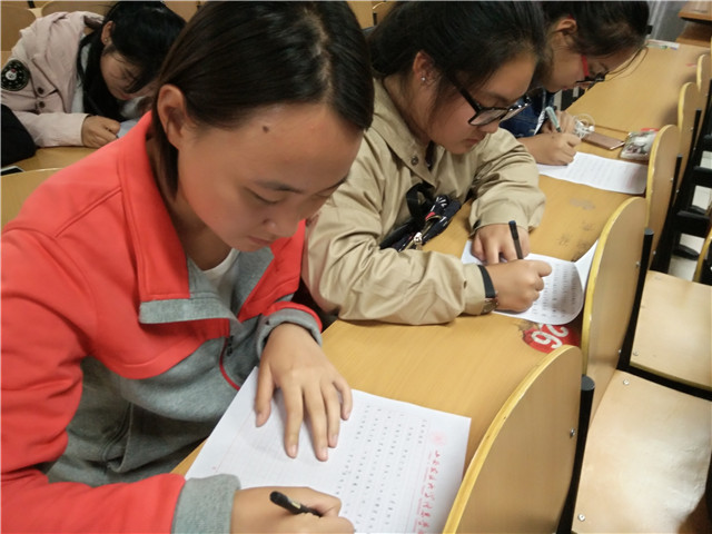 【完满班级】传统方式寄相思 视频送重阳关怀——工管系完满班级“青春与远方”系列活动(二)