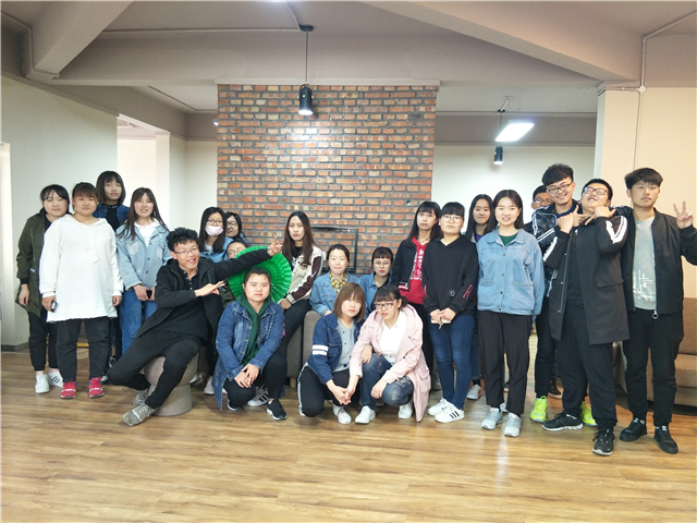 【完满班级】“纷”彩青春 “筝”奇斗艳——淬炼商学院四月完满班级主题活动（七）