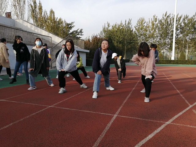 【完满班级】体测结束 消除疲劳——远景1904班11月完满班级活动