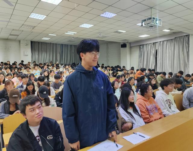 【辅导员说完满】感恩在日常 让爱不寻常——大数据学院、信息工程学院2022级辅导员说完满活动