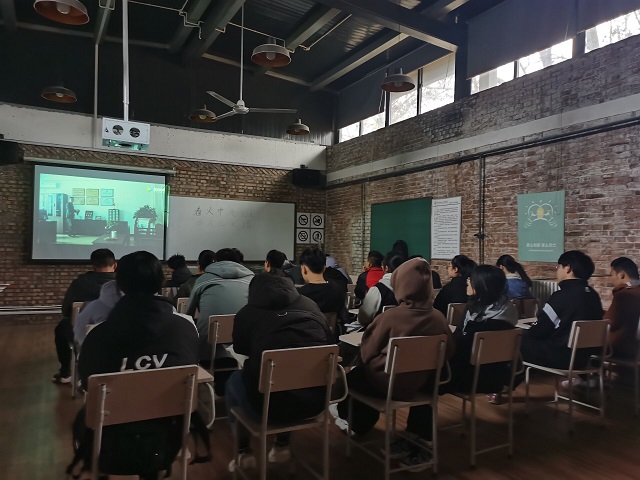 【完满班级】观看红色电影 牢记初心使命——远景2002班11月完满班级活动