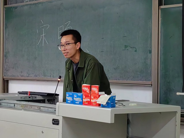 【辅导员说完满】重拾时光的记忆——经济与管理学院2022级辅导员说完满活动