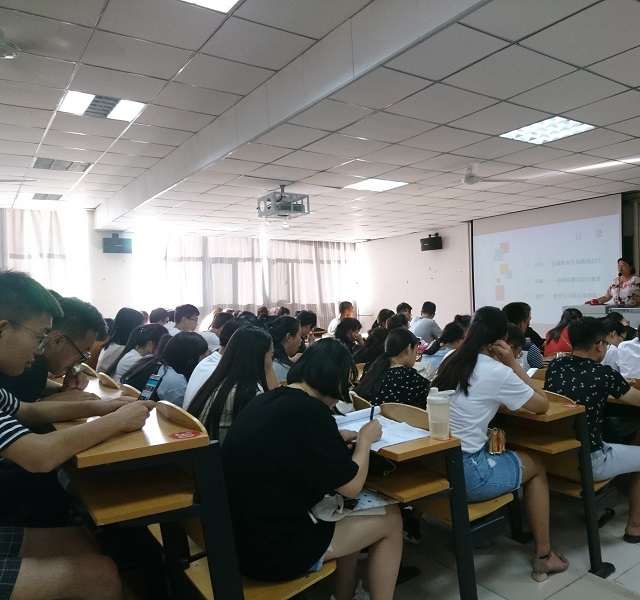 【辅导员说完满】披荆斩棘 前路无所畏惧——食品与环境学院举办2017级年级会