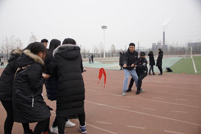 【完满班级】抢一个拔河 拼一种精神——环设1701、1705班举办拔河比赛完满班级活动