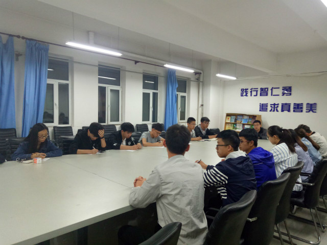 坚持不懈推进工作跃上新台阶——院团委组织召开学生干部期中工作座谈会