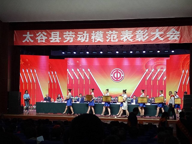 环科系志愿者助力太谷县2017年度“五一劳动模范表彰大会”